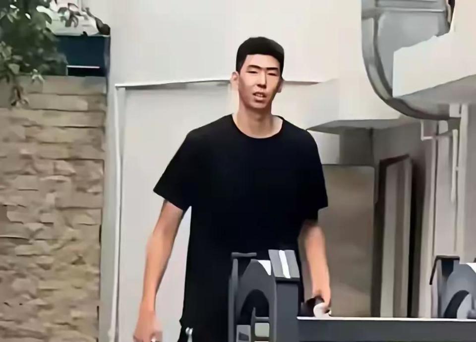 AB, 乐部官方发 AB, 乐部官方发